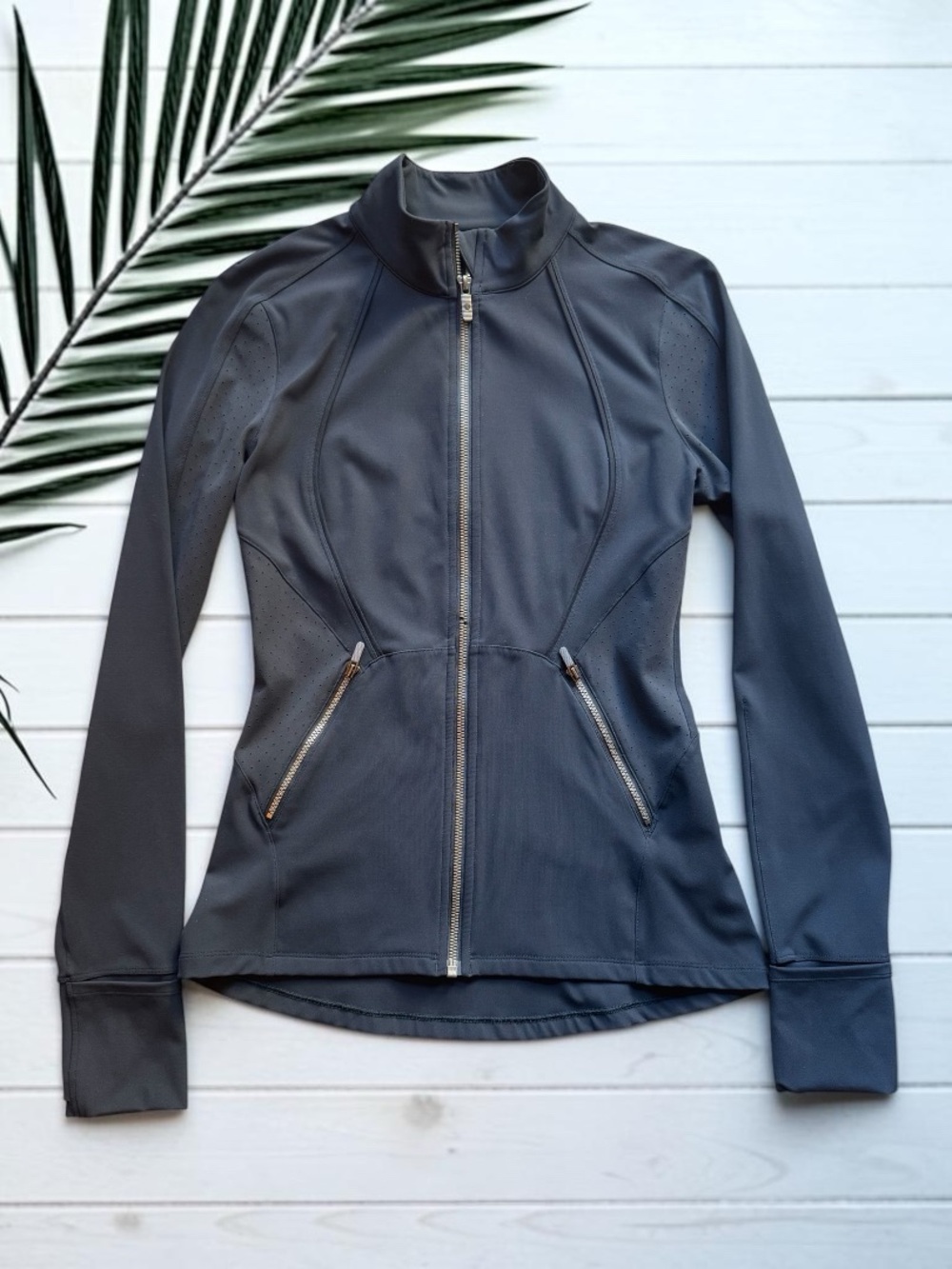 Lululemon Sleek Essentials Jacket Luxtreme Navy Blue Size 6 Full Zip Thumbholes